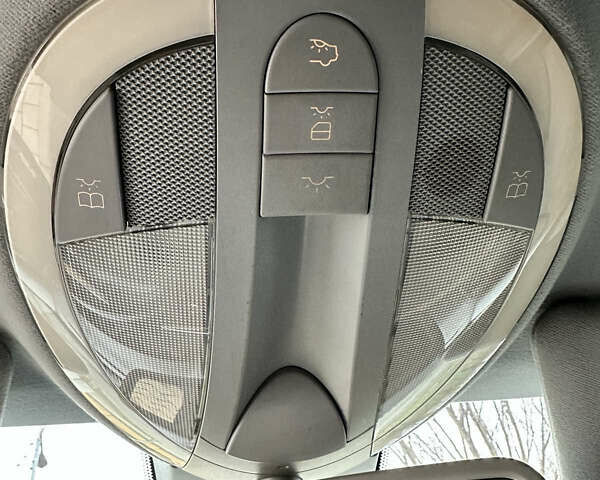 Черный Мерседес Е-Класс, объемом двигателя 3.22 л и пробегом 275 тыс. км за 6500 $, фото 18 на Automoto.ua