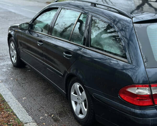 Черный Мерседес Е-Класс, объемом двигателя 2.2 л и пробегом 330 тыс. км за 5200 $, фото 3 на Automoto.ua