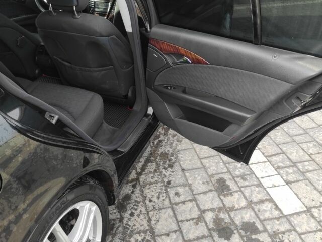 Черный Мерседес Е-Класс, объемом двигателя 2.7 л и пробегом 385 тыс. км за 6500 $, фото 5 на Automoto.ua