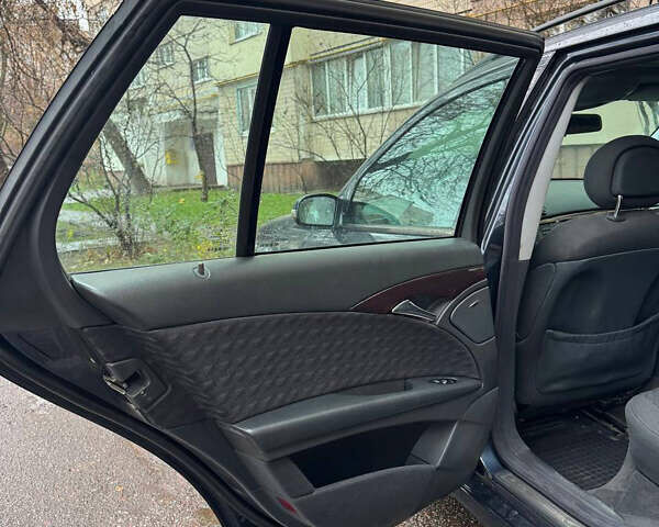 Черный Мерседес Е-Класс, объемом двигателя 2.2 л и пробегом 330 тыс. км за 5200 $, фото 20 на Automoto.ua