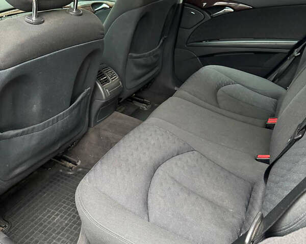 Черный Мерседес Е-Класс, объемом двигателя 2.2 л и пробегом 330 тыс. км за 5200 $, фото 17 на Automoto.ua