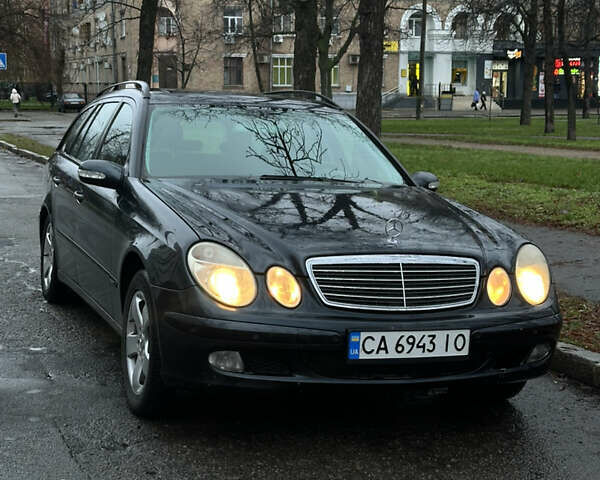 Черный Мерседес Е-Класс, объемом двигателя 2.2 л и пробегом 330 тыс. км за 5200 $, фото 1 на Automoto.ua