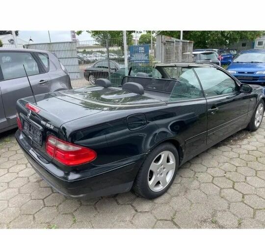 Черный Мерседес Е-Класс, объемом двигателя 2 л и пробегом 300 тыс. км за 3559 $, фото 3 на Automoto.ua