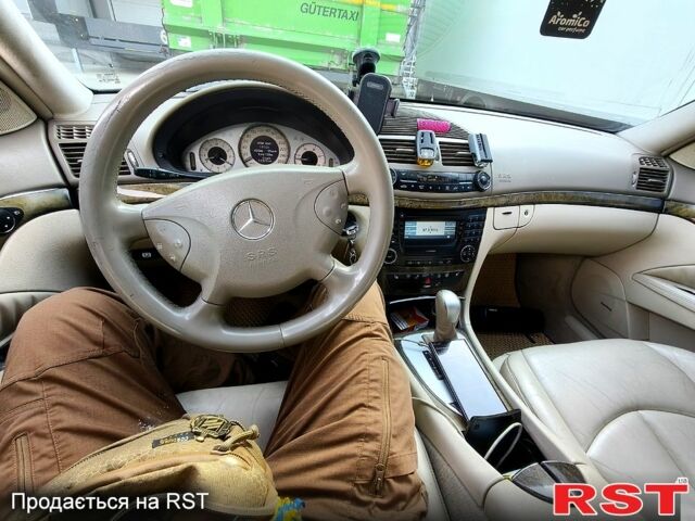 Черный Мерседес Е-Класс, объемом двигателя 3.2 л и пробегом 324 тыс. км за 6700 $, фото 1 на Automoto.ua