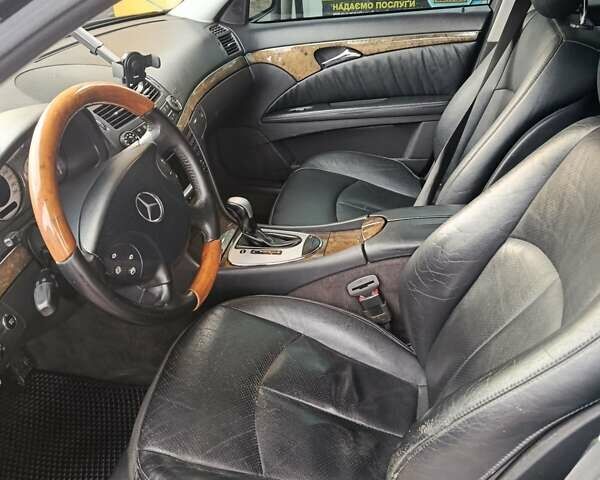 Черный Мерседес Е-Класс, объемом двигателя 3.2 л и пробегом 375 тыс. км за 7100 $, фото 6 на Automoto.ua