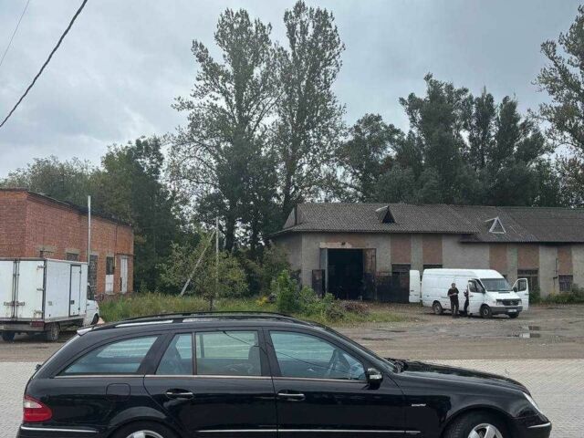 Черный Мерседес Е-Класс, объемом двигателя 3.2 л и пробегом 327 тыс. км за 8800 $, фото 4 на Automoto.ua