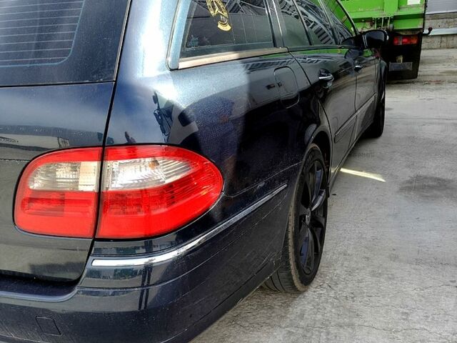 Черный Мерседес Е-Класс, объемом двигателя 3.2 л и пробегом 324 тыс. км за 6700 $, фото 3 на Automoto.ua