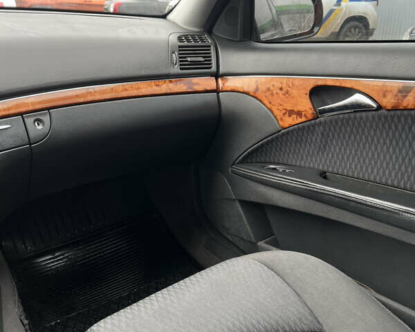 Черный Мерседес Е-Класс, объемом двигателя 2.7 л и пробегом 356 тыс. км за 4700 $, фото 21 на Automoto.ua