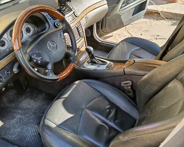 Черный Мерседес Е-Класс, объемом двигателя 3.2 л и пробегом 375 тыс. км за 7100 $, фото 11 на Automoto.ua