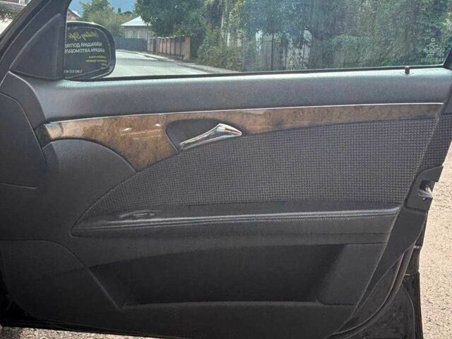 Черный Мерседес Е-Класс, объемом двигателя 3.2 л и пробегом 327 тыс. км за 8800 $, фото 11 на Automoto.ua