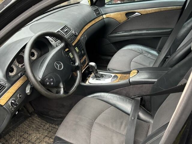 Черный Мерседес Е-Класс, объемом двигателя 3.2 л и пробегом 3 тыс. км за 2800 $, фото 4 на Automoto.ua