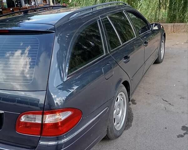 Черный Мерседес Е-Класс, объемом двигателя 2.1 л и пробегом 322 тыс. км за 6699 $, фото 11 на Automoto.ua