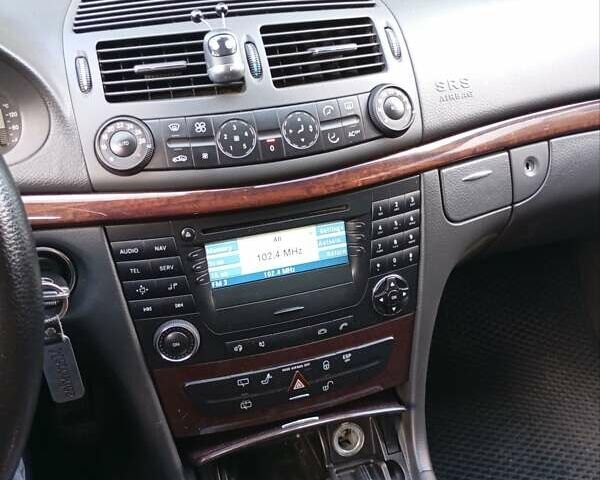 Черный Мерседес Е-Класс, объемом двигателя 2.1 л и пробегом 322 тыс. км за 6699 $, фото 4 на Automoto.ua