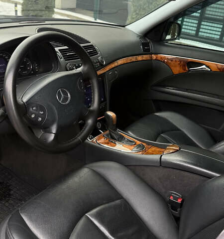 Черный Мерседес Е-Класс, объемом двигателя 2.7 л и пробегом 350 тыс. км за 7800 $, фото 8 на Automoto.ua