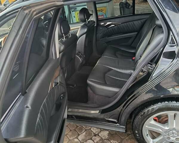 Черный Мерседес Е-Класс, объемом двигателя 3.2 л и пробегом 375 тыс. км за 7100 $, фото 4 на Automoto.ua