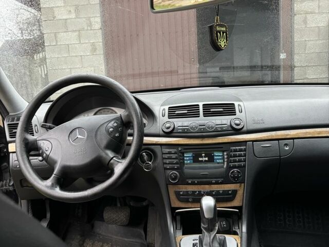 Черный Мерседес Е-Класс, объемом двигателя 3.2 л и пробегом 3 тыс. км за 2800 $, фото 2 на Automoto.ua