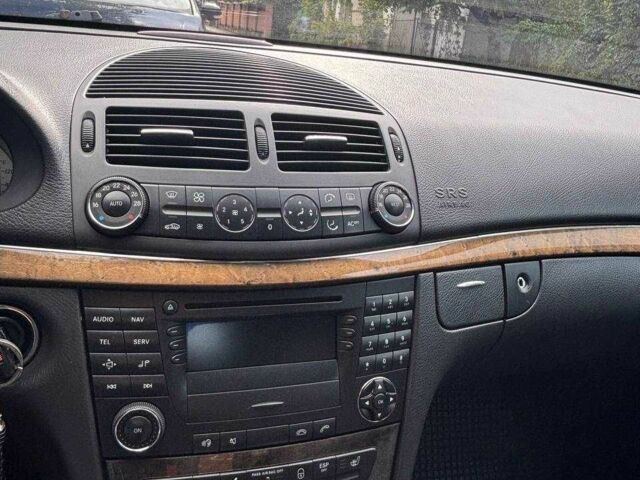 Черный Мерседес Е-Класс, объемом двигателя 3.2 л и пробегом 327 тыс. км за 8800 $, фото 10 на Automoto.ua