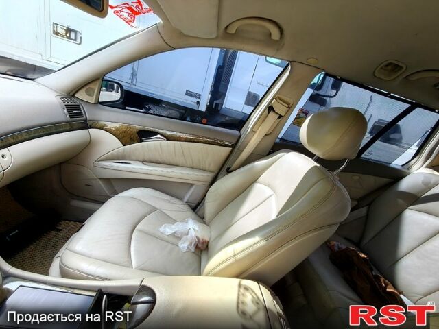 Черный Мерседес Е-Класс, объемом двигателя 3.2 л и пробегом 324 тыс. км за 6700 $, фото 5 на Automoto.ua