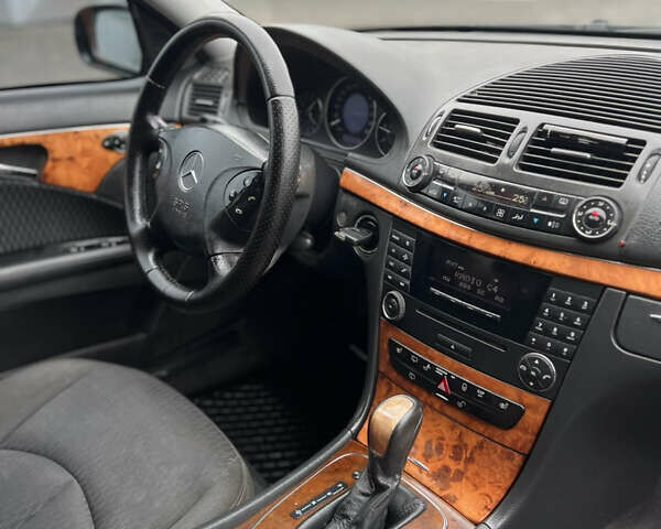 Черный Мерседес Е-Класс, объемом двигателя 2.7 л и пробегом 356 тыс. км за 4700 $, фото 26 на Automoto.ua