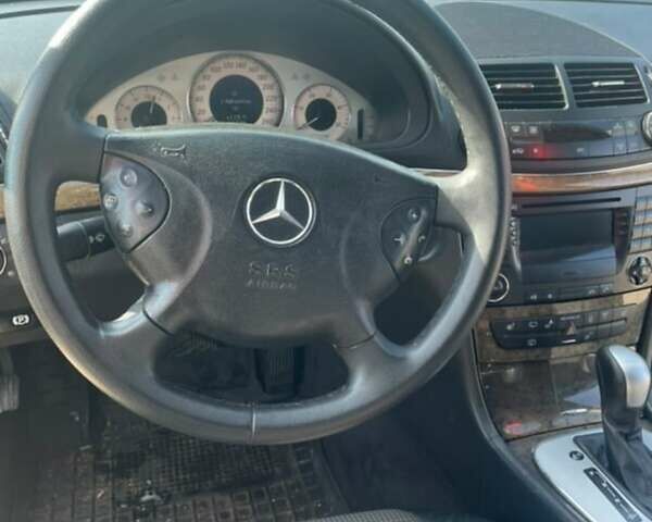 Чорний Мерседес Е-Клас, об'ємом двигуна 3.22 л та пробігом 380 тис. км за 6950 $, фото 5 на Automoto.ua