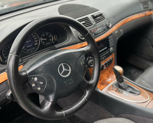 Черный Мерседес Е-Класс, объемом двигателя 2.7 л и пробегом 356 тыс. км за 4700 $, фото 16 на Automoto.ua