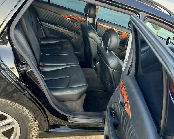 Черный Мерседес Е-Класс, объемом двигателя 2.69 л и пробегом 330 тыс. км за 6542 $, фото 22 на Automoto.ua