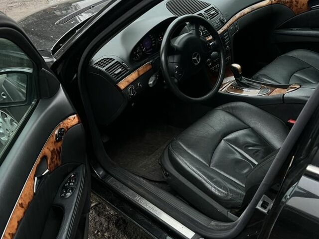 Черный Мерседес Е-Класс, объемом двигателя 3.2 л и пробегом 311 тыс. км за 3200 $, фото 6 на Automoto.ua