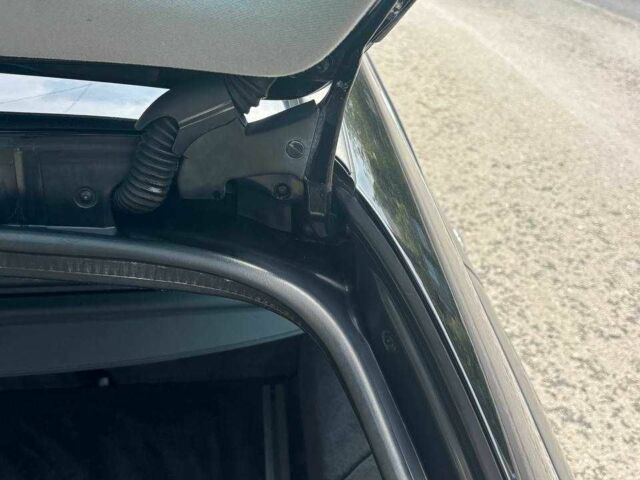 Черный Мерседес Е-Класс, объемом двигателя 3.2 л и пробегом 327 тыс. км за 8800 $, фото 18 на Automoto.ua