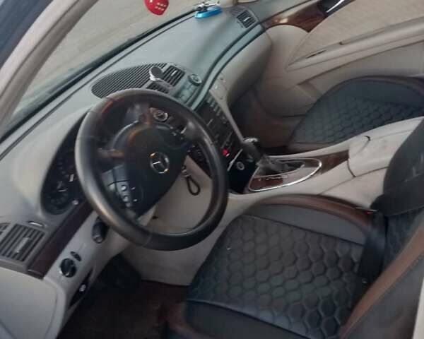 Чорний Мерседес Е-Клас, об'ємом двигуна 3.2 л та пробігом 359 тис. км за 5850 $, фото 3 на Automoto.ua