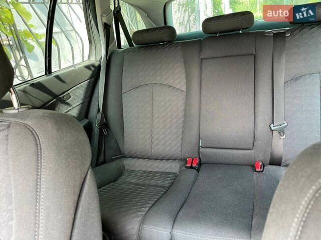 Черный Мерседес Е-Класс, объемом двигателя 1.8 л и пробегом 360 тыс. км за 6450 $, фото 2 на Automoto.ua