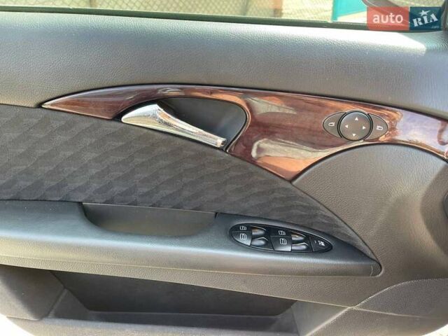 Черный Мерседес Е-Класс, объемом двигателя 1.8 л и пробегом 360 тыс. км за 6450 $, фото 8 на Automoto.ua