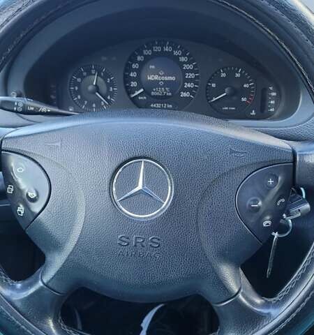 Черный Мерседес Е-Класс, объемом двигателя 2.2 л и пробегом 443 тыс. км за 2900 $, фото 4 на Automoto.ua