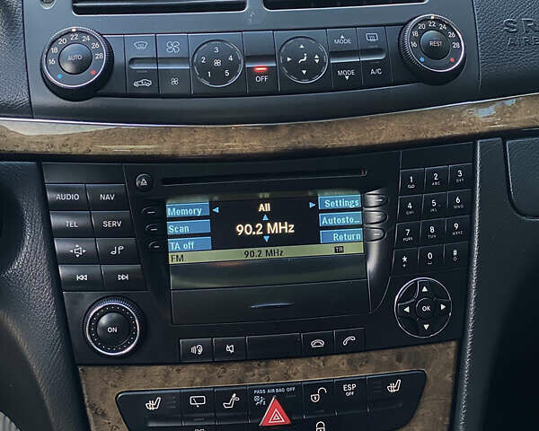 Чорний Мерседес Е-Клас, об'ємом двигуна 3 л та пробігом 300 тис. км за 7000 $, фото 12 на Automoto.ua