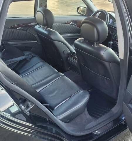 Черный Мерседес Е-Класс, объемом двигателя 2.2 л и пробегом 443 тыс. км за 2900 $, фото 7 на Automoto.ua