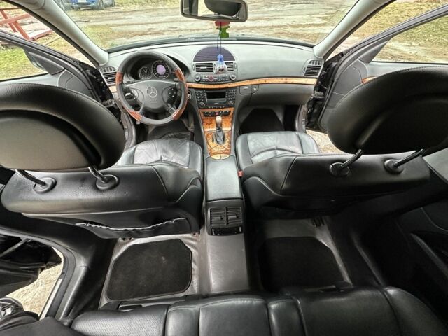 Черный Мерседес Е-Класс, объемом двигателя 3.2 л и пробегом 280 тыс. км за 3600 $, фото 11 на Automoto.ua