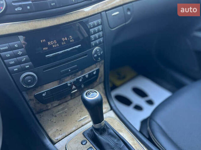 Черный Мерседес Е-Класс, объемом двигателя 3 л и пробегом 230 тыс. км за 8800 $, фото 13 на Automoto.ua