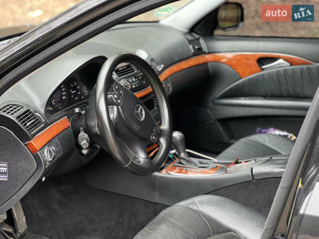 Черный Мерседес Е-Класс, объемом двигателя 2.99 л и пробегом 430 тыс. км за 8400 $, фото 13 на Automoto.ua