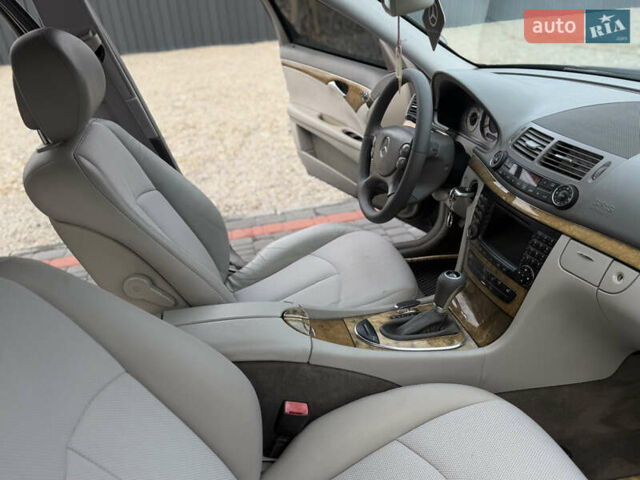 Черный Мерседес Е-Класс, объемом двигателя 3 л и пробегом 350 тыс. км за 7700 $, фото 28 на Automoto.ua