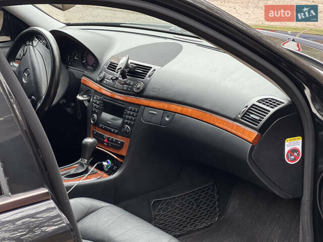 Черный Мерседес Е-Класс, объемом двигателя 2.99 л и пробегом 430 тыс. км за 8400 $, фото 12 на Automoto.ua