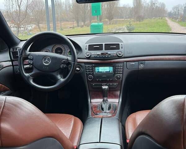 Черный Мерседес Е-Класс, объемом двигателя 2.99 л и пробегом 320 тыс. км за 9000 $, фото 10 на Automoto.ua