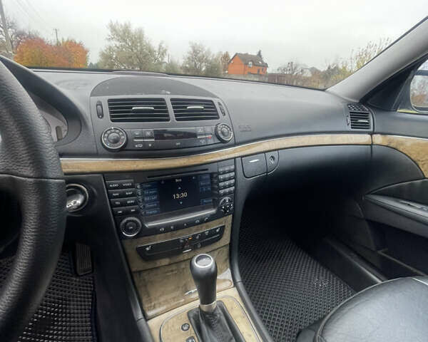 Черный Мерседес Е-Класс, объемом двигателя 2.99 л и пробегом 358 тыс. км за 5400 $, фото 10 на Automoto.ua