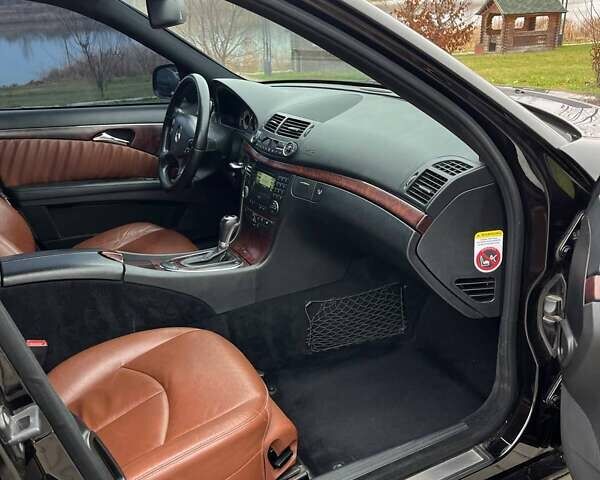 Черный Мерседес Е-Класс, объемом двигателя 2.99 л и пробегом 320 тыс. км за 9000 $, фото 12 на Automoto.ua