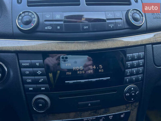 Черный Мерседес Е-Класс, объемом двигателя 3 л и пробегом 230 тыс. км за 8800 $, фото 14 на Automoto.ua