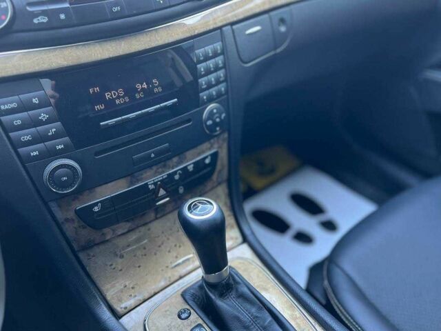 Черный Мерседес Е-Класс, объемом двигателя 3 л и пробегом 230 тыс. км за 8800 $, фото 13 на Automoto.ua