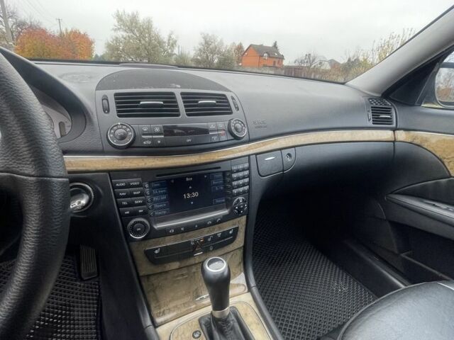 Черный Мерседес Е-Класс, объемом двигателя 3 л и пробегом 358 тыс. км за 5500 $, фото 12 на Automoto.ua