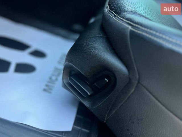 Черный Мерседес Е-Класс, объемом двигателя 3 л и пробегом 230 тыс. км за 8800 $, фото 10 на Automoto.ua