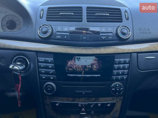 Черный Мерседес Е-Класс, объемом двигателя 3 л и пробегом 230 тыс. км за 8800 $, фото 16 на Automoto.ua