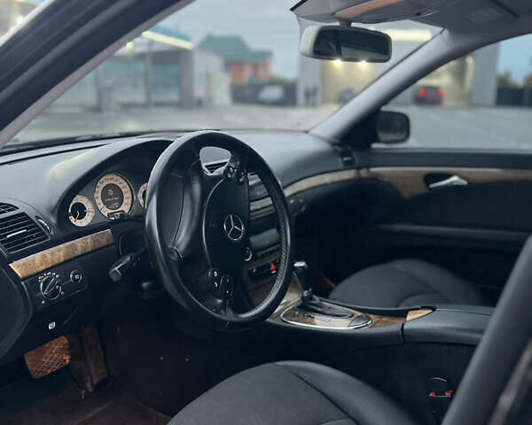 Черный Мерседес Е-Класс, объемом двигателя 1.8 л и пробегом 216 тыс. км за 7500 $, фото 8 на Automoto.ua