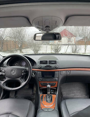 Черный Мерседес Е-Класс, объемом двигателя 2.15 л и пробегом 325 тыс. км за 6950 $, фото 8 на Automoto.ua