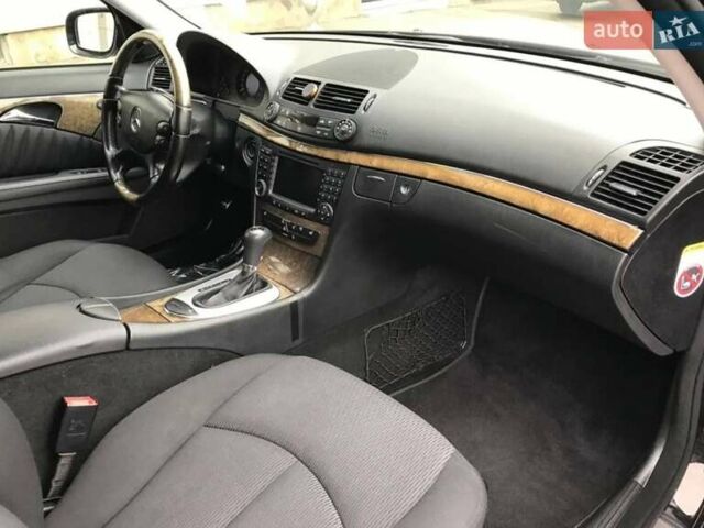 Черный Мерседес Е-Класс, объемом двигателя 2.15 л и пробегом 330 тыс. км за 8200 $, фото 4 на Automoto.ua